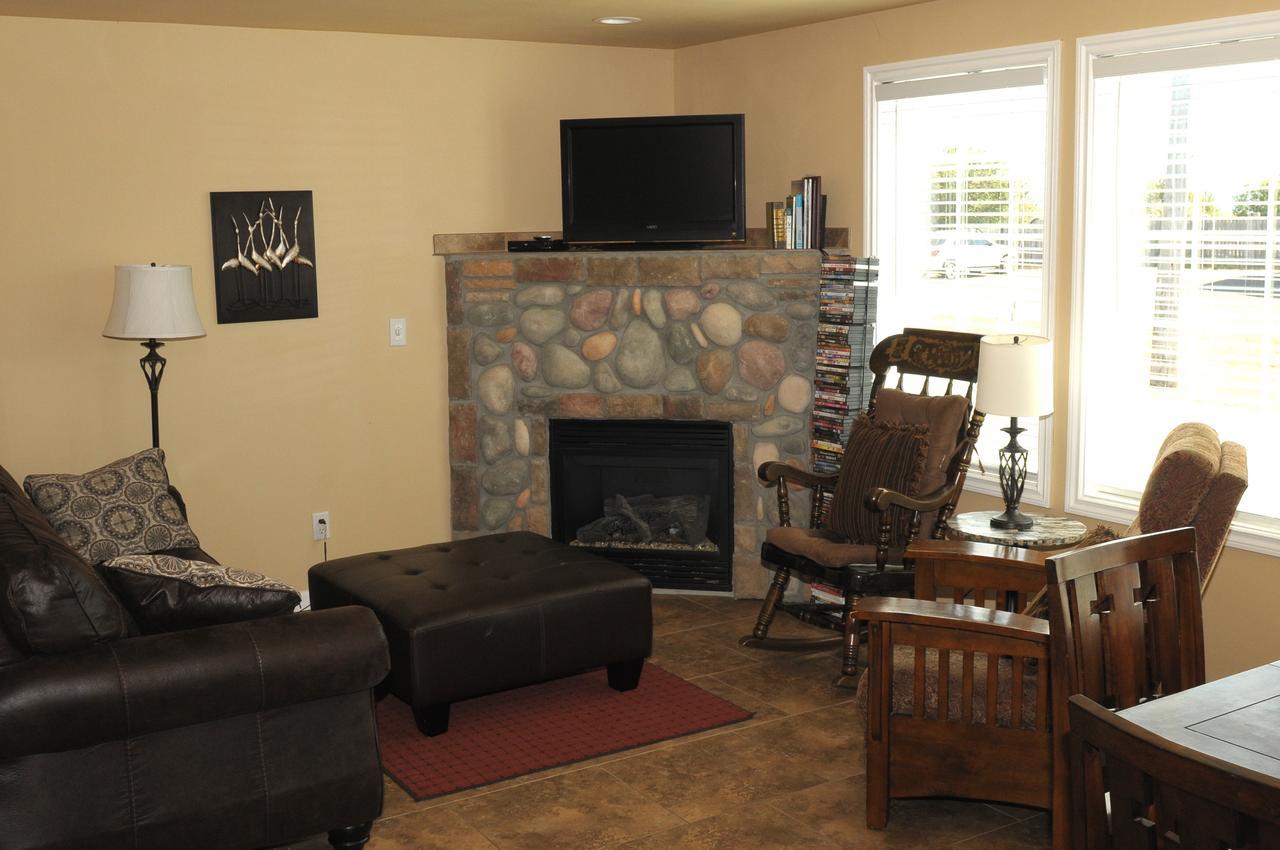 Collins Inn & Seaside Cottages (Adults Only) Ocean Shores Exterior foto